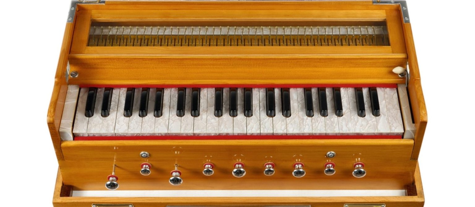 A brief history of the Harmonium, basic facts, and FAQs Accordion